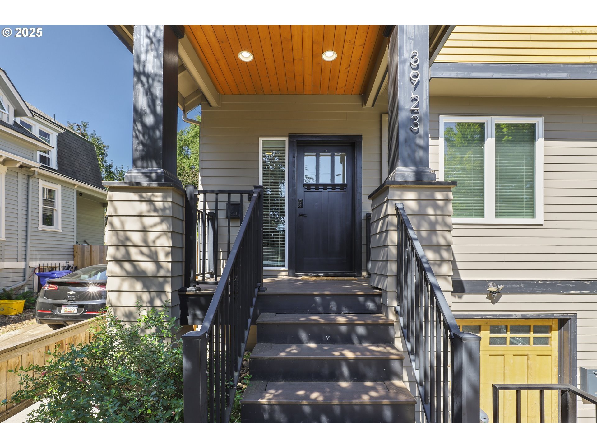 Property Photo: 3923 NE Rodney Ave OR 97212