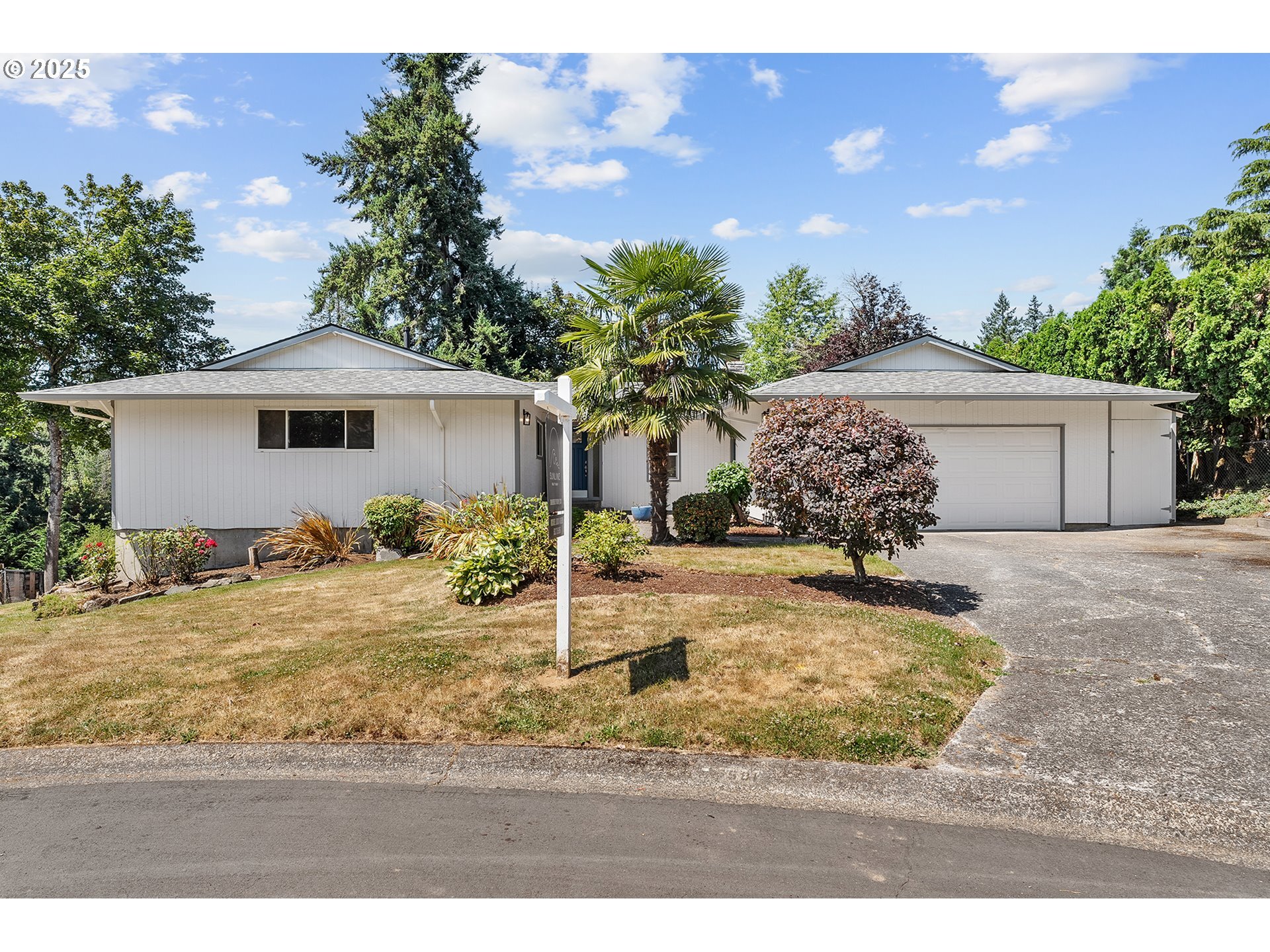 Property Photo: 16581 SE Stoneybrook Ct OR 97015