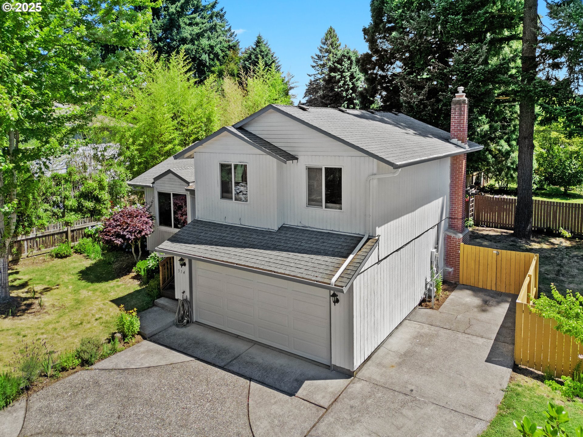 Property Photo: 314 SE 151st Ave OR 97233