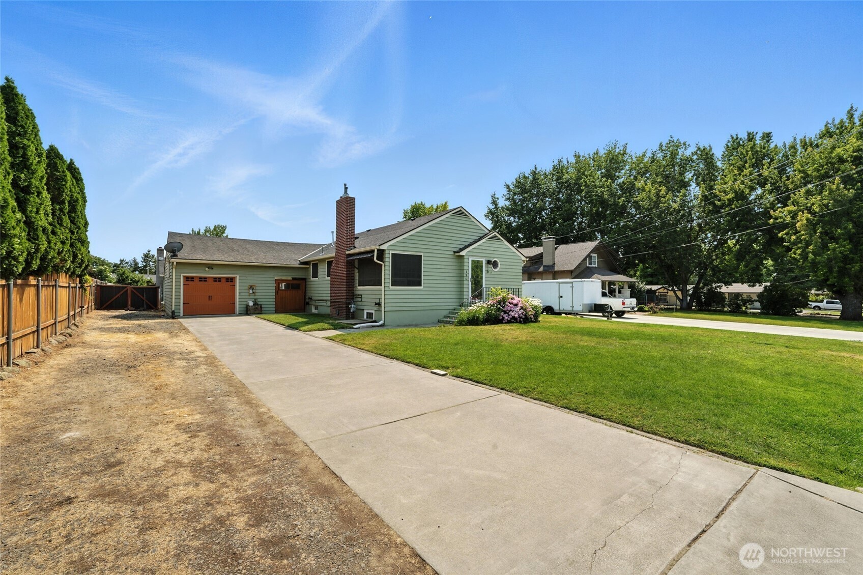 Property Photo: 395 Wallula Avenue WA 99362