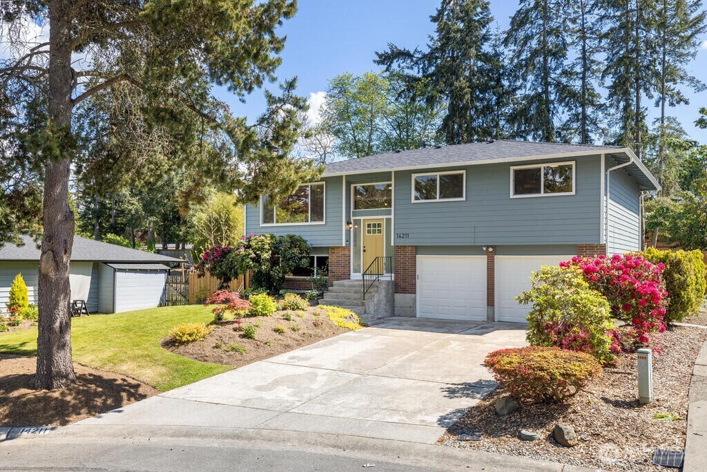 Property Photo: 14211 NE 74th Street WA 98052