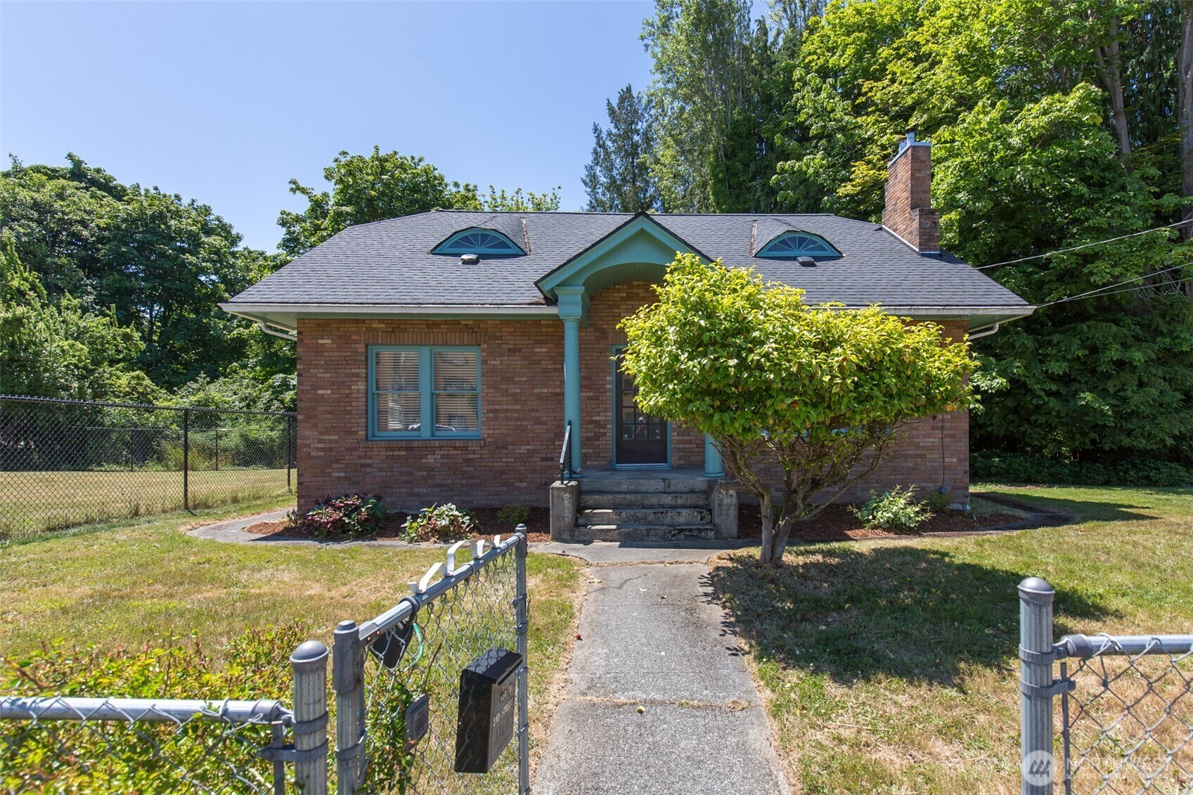 Property Photo: 314 E 2nd Street WA 98362