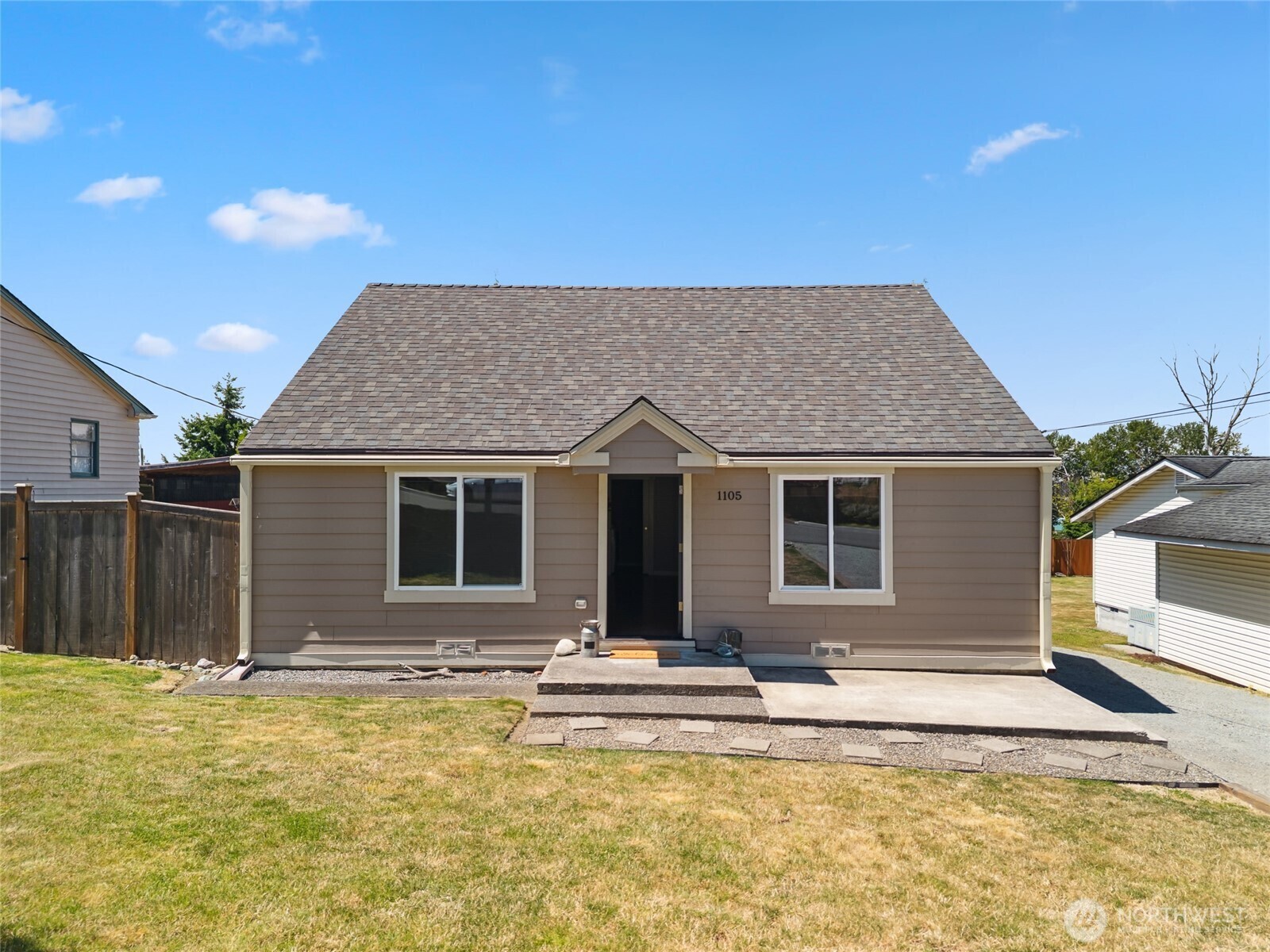 Property Photo: 1105 N 8th St WA 98273