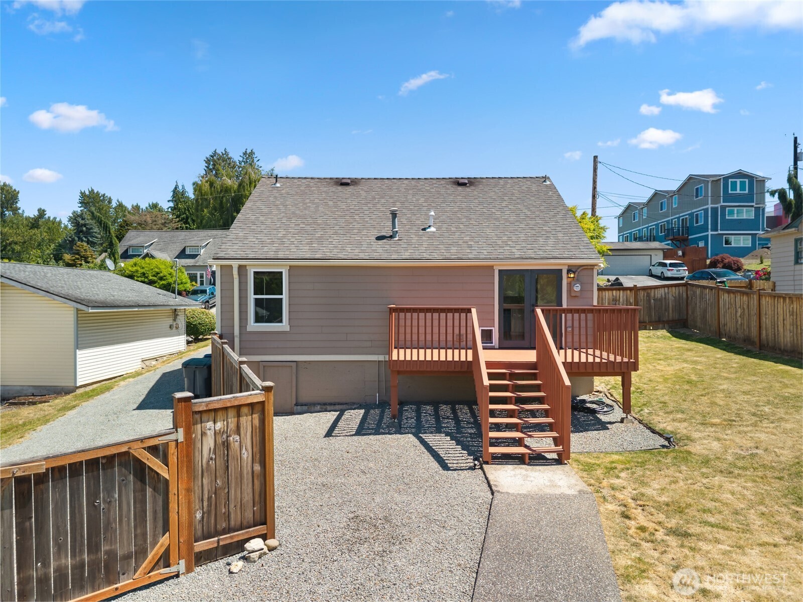 Property Photo:  1105 N 8th St  WA 98273 