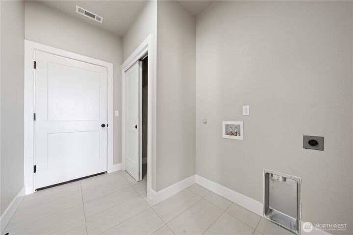 Property Photo: 1501 7th Avenue NE WA 98848
