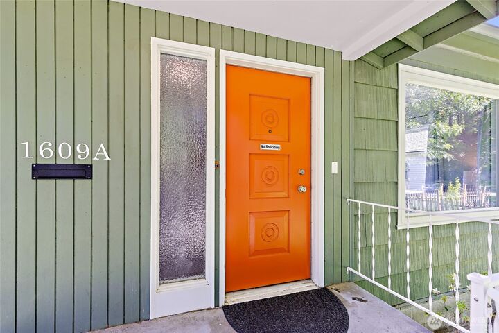 Property Photo:  1609  McDougall Avenue A  WA 98201 