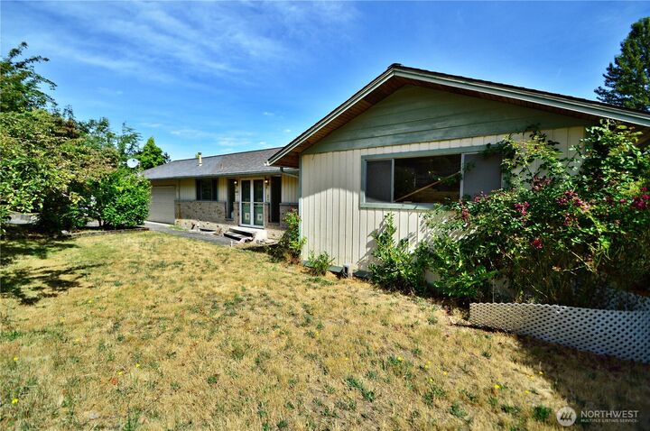 Property Photo: 113 19th Avenue SE WA 98372