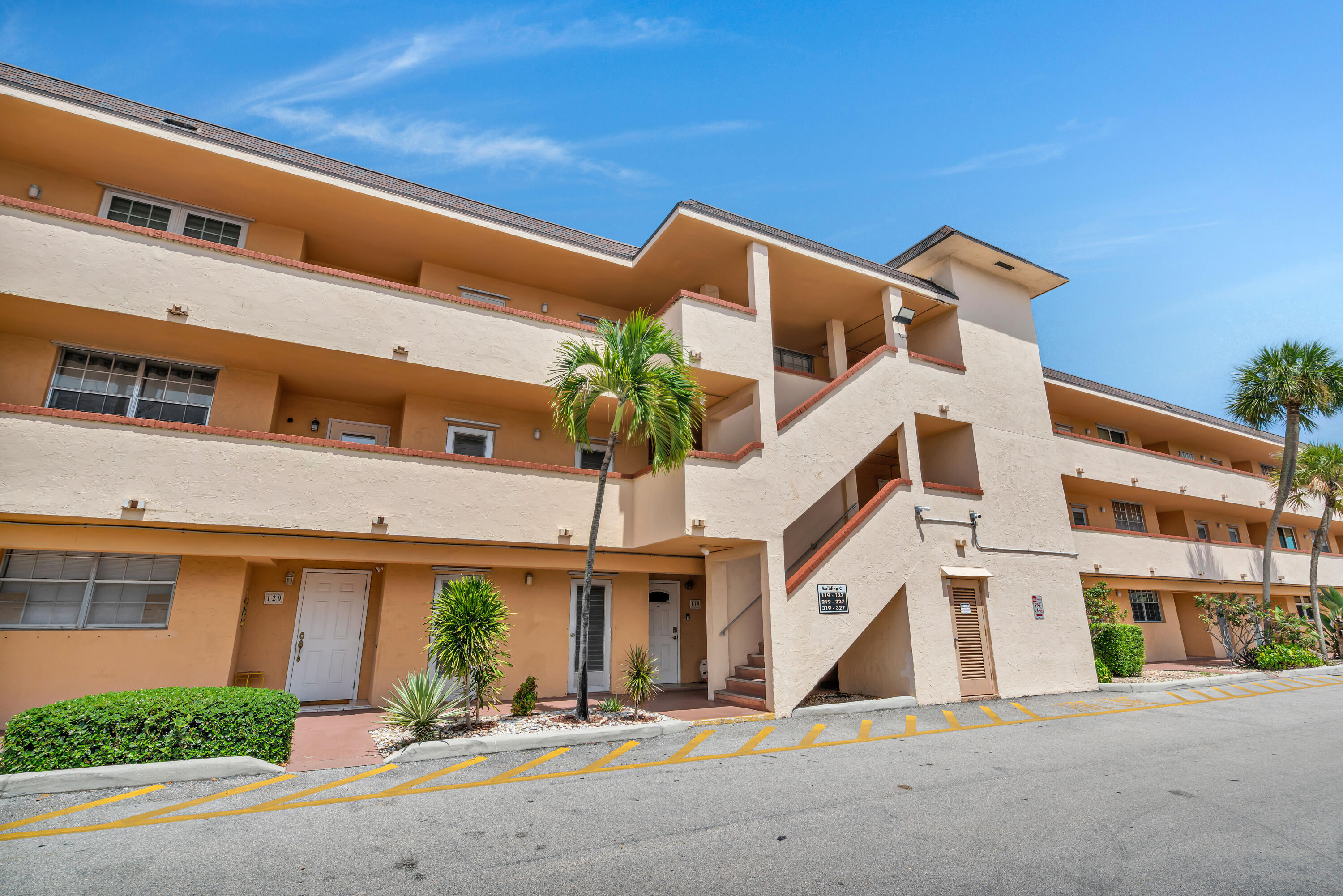 Property Photo: 4500 N Federal Highway 319C FL 33064
