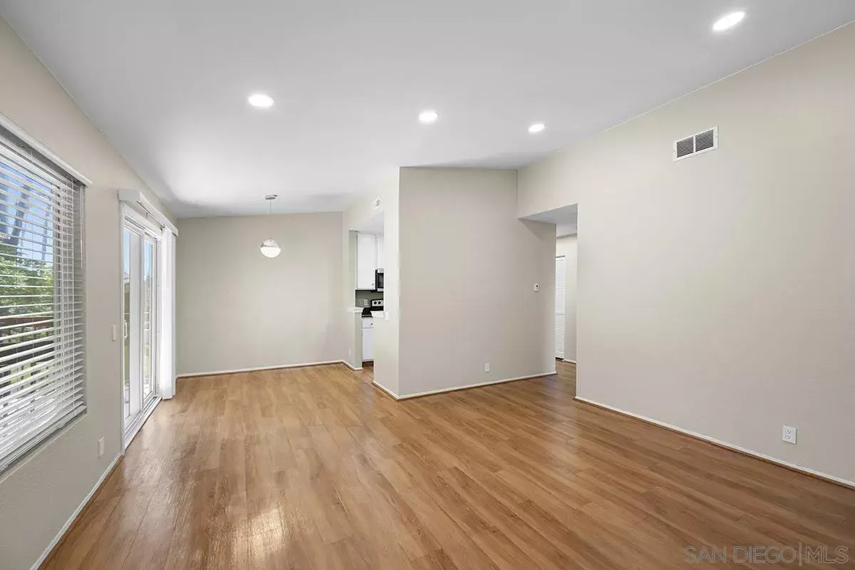 Property Photo: 4060 Porte La Paz 37 CA 92122
