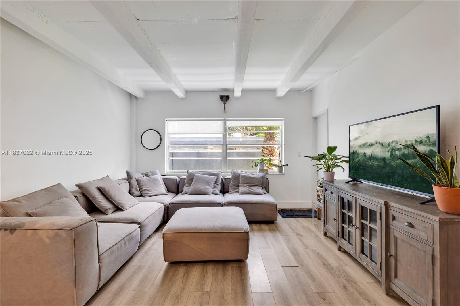 Property Photo: 325 Ocean Dr 206 FL 33139