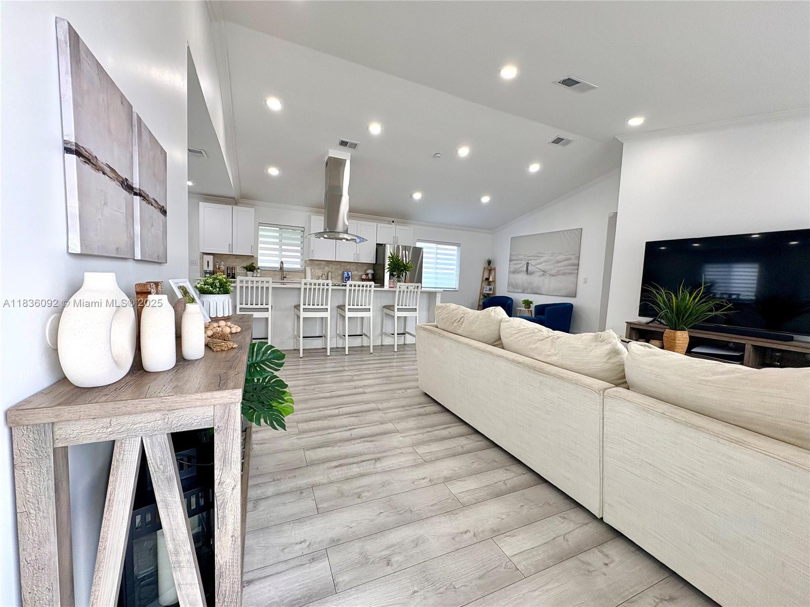 Property Photo: 3320 SW 139th Ave FL 33175
