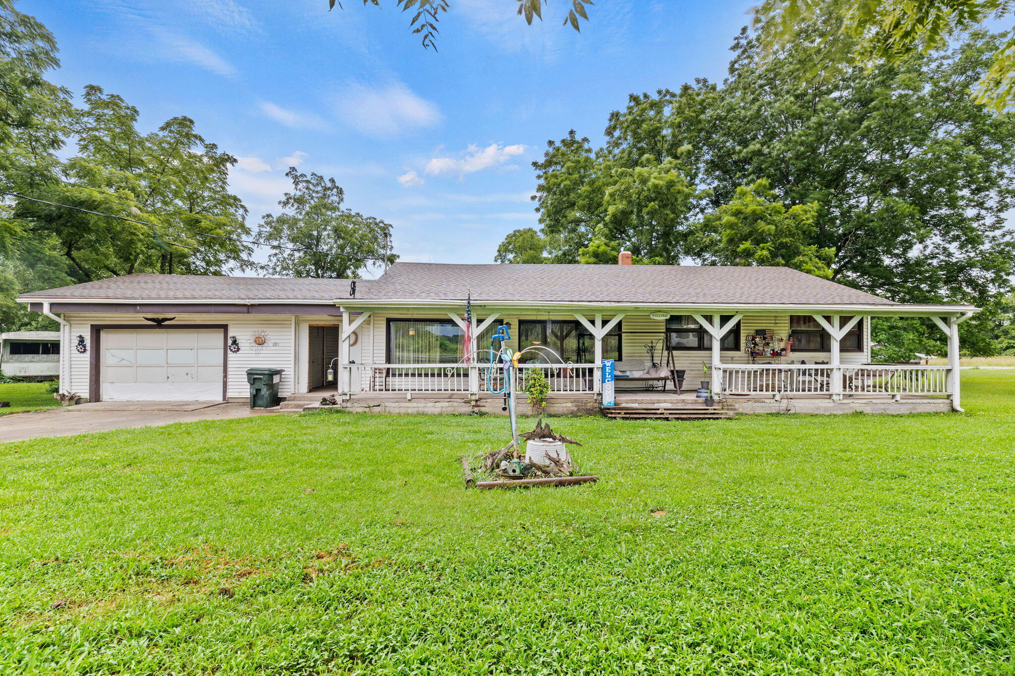 Property Photo:  601 N Pine Street  MO 65674 