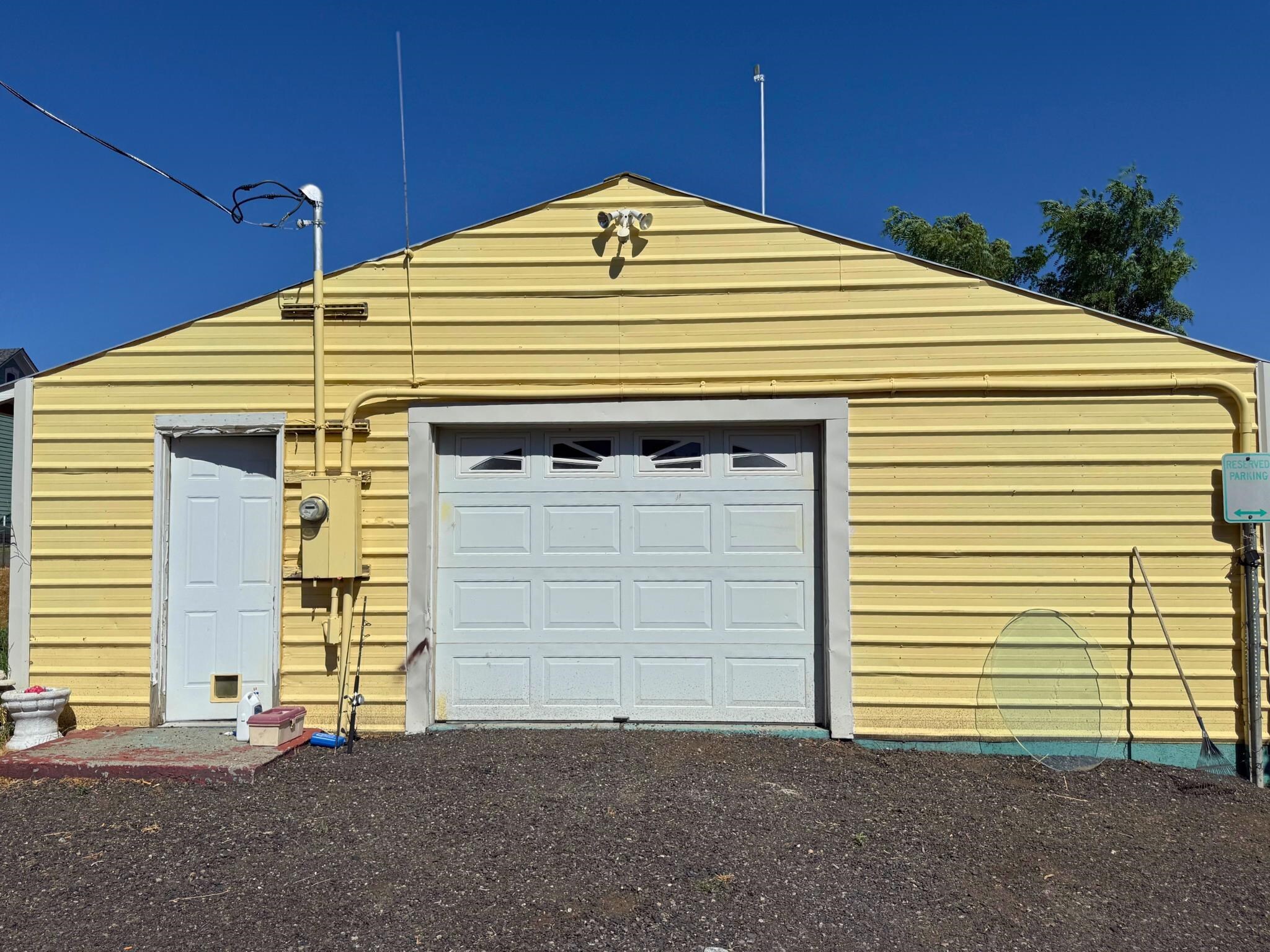 Property Photo:  502 E Fairweather St  WA 99032 