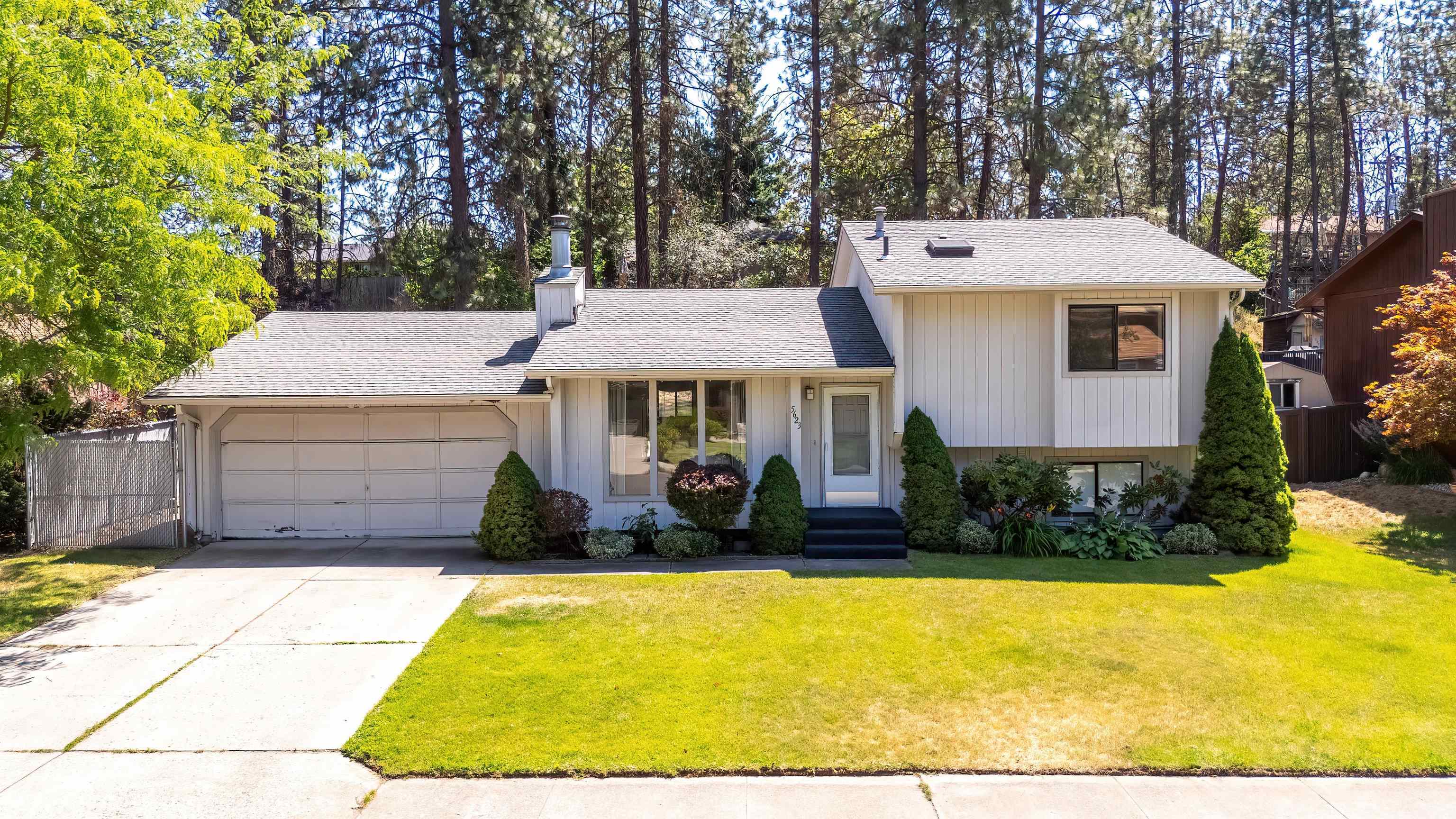 Property Photo: 5623 W Lyons Ct WA 99208