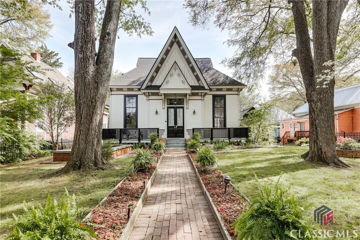 Property Photo: 475 Meigs Street GA 30606