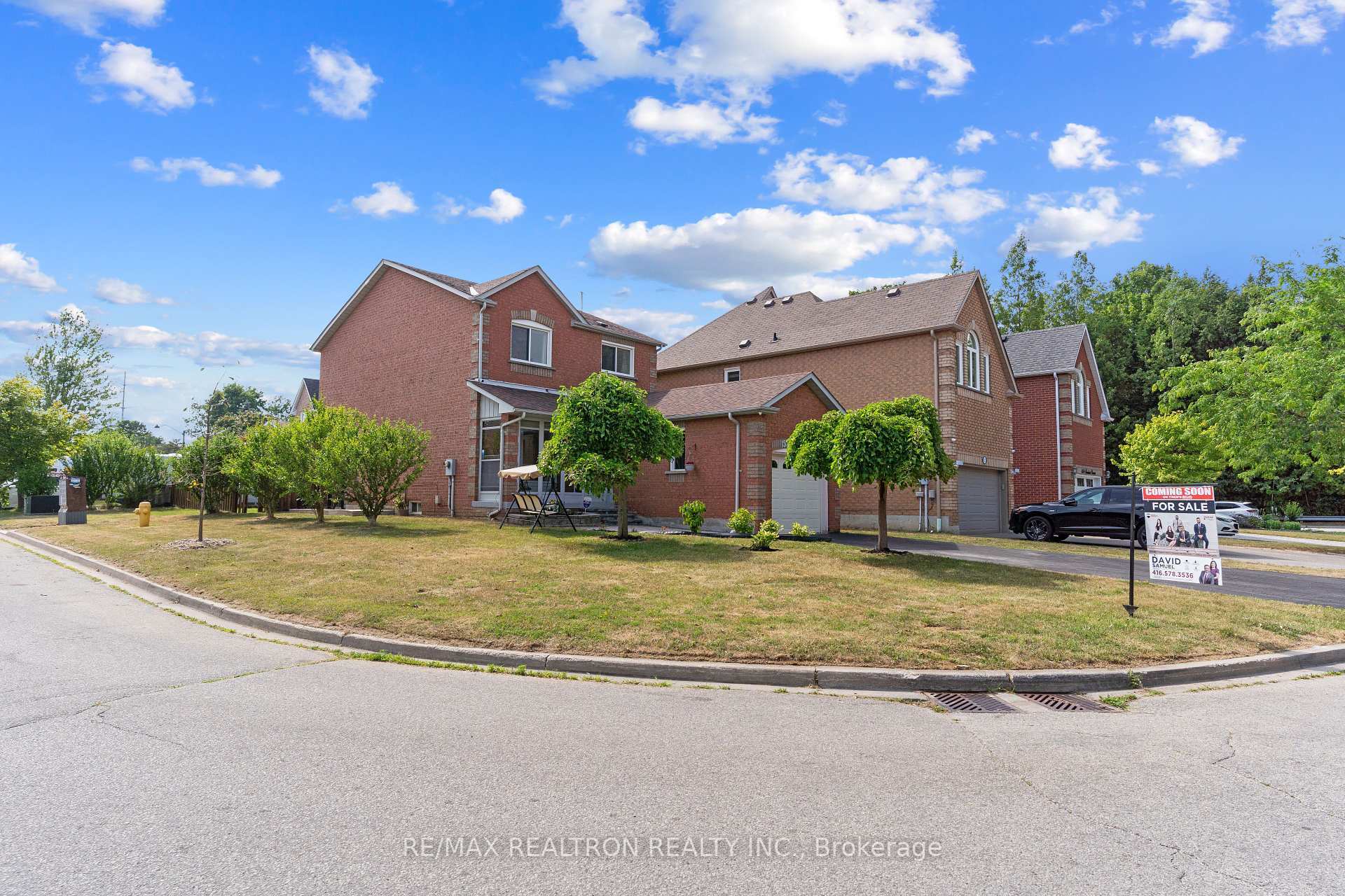 Photo de la propriété: 1520 Sandhurst Crescent ON L1V 6Y6