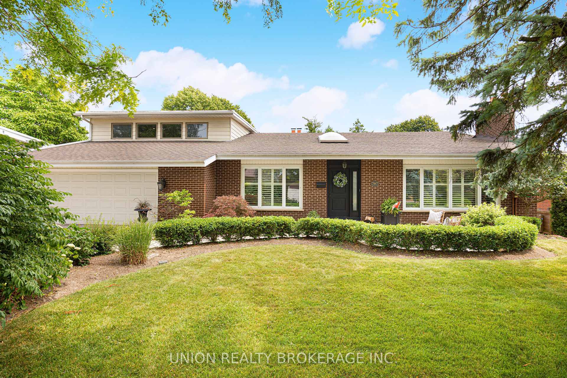 Property Photo:  787 Glenmanor Drive  ON L1J 5A6 