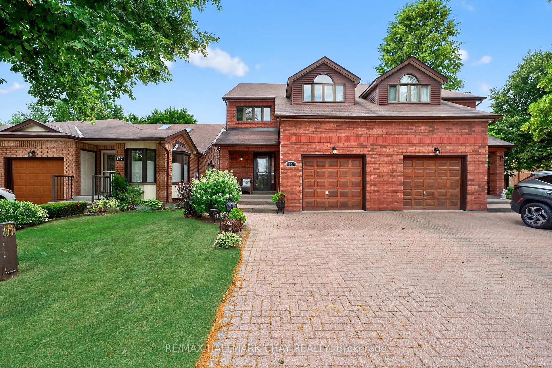 Property Photo:  135 Green Briar Road  ON L9R 1X9 