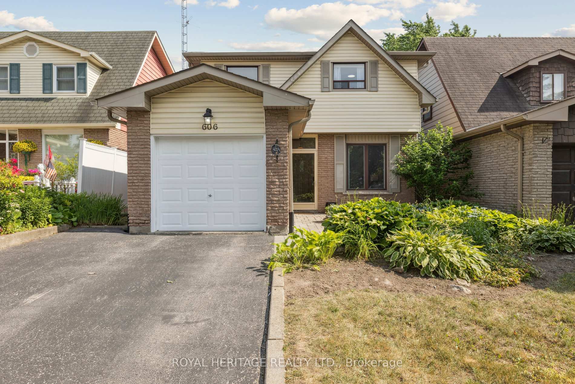 Photo de la propriété: 606 Stonebridge Lane ON L1W 3B3