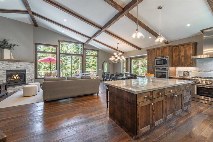 Property Photo: 11301 Skislope Way CA 96161
