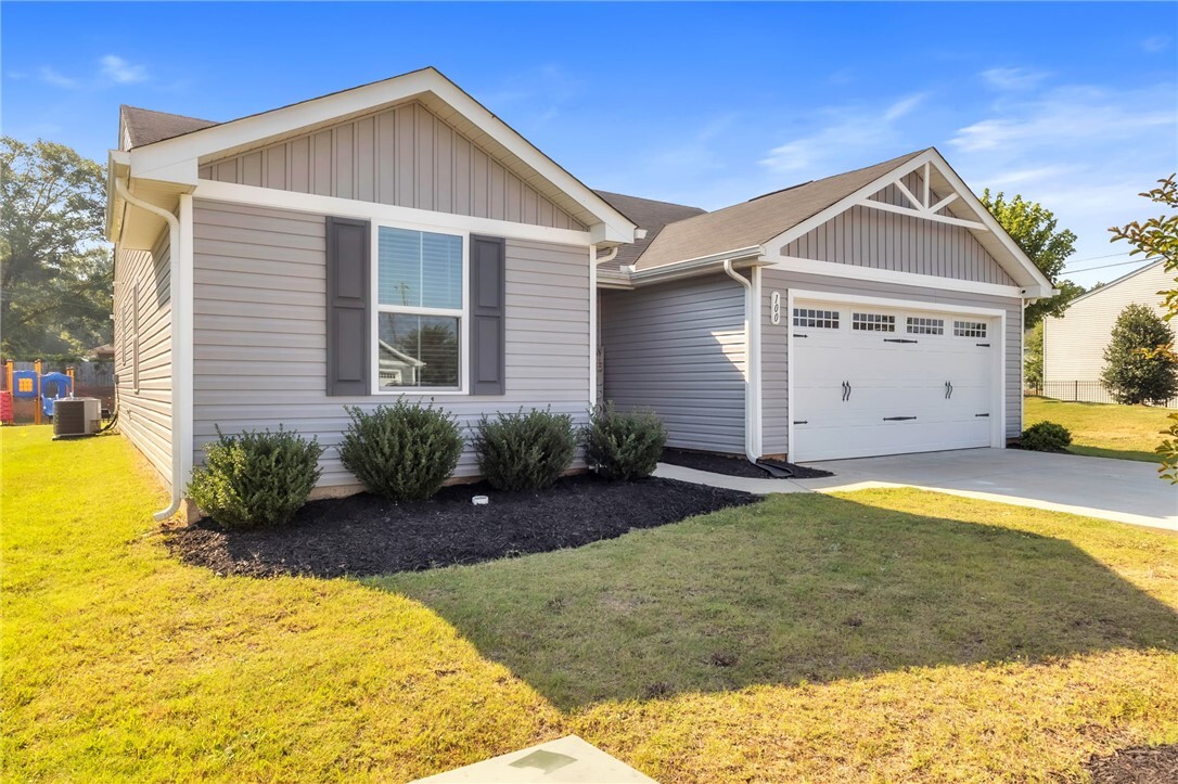 Property Photo:  100 Bleckley Trail  SC 29625 