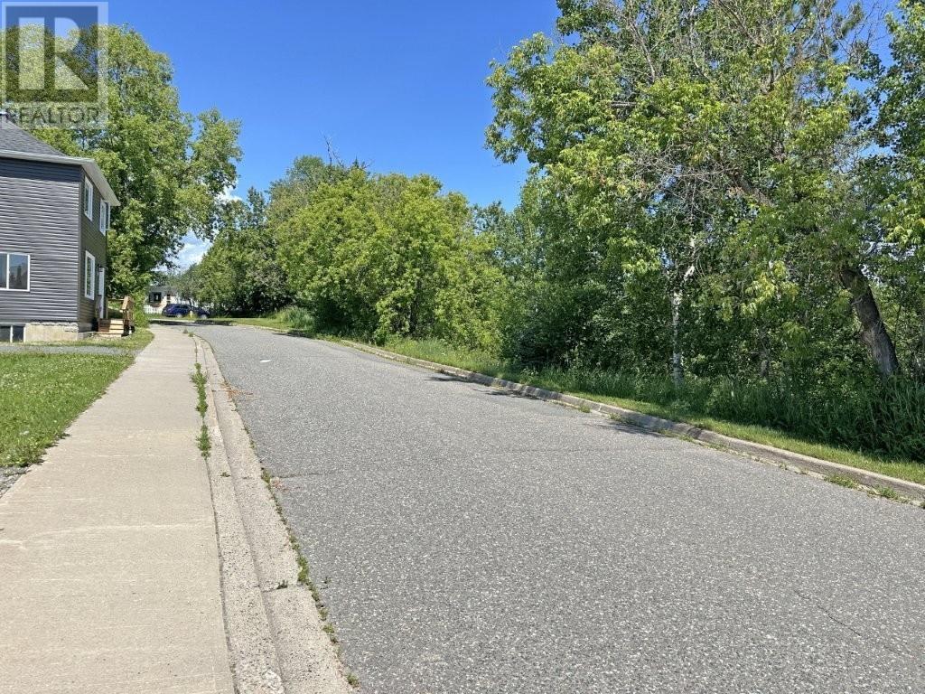 Property Photo: 10 Riverview Street ON P0T 2J0