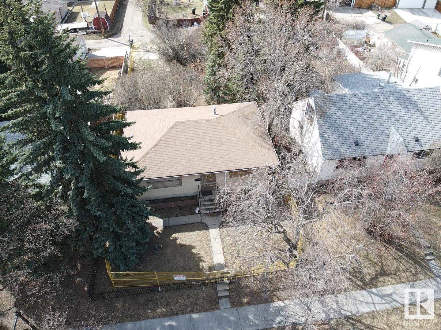 Property Photo:  11544 140 Street NW  AB T5M 1S7 