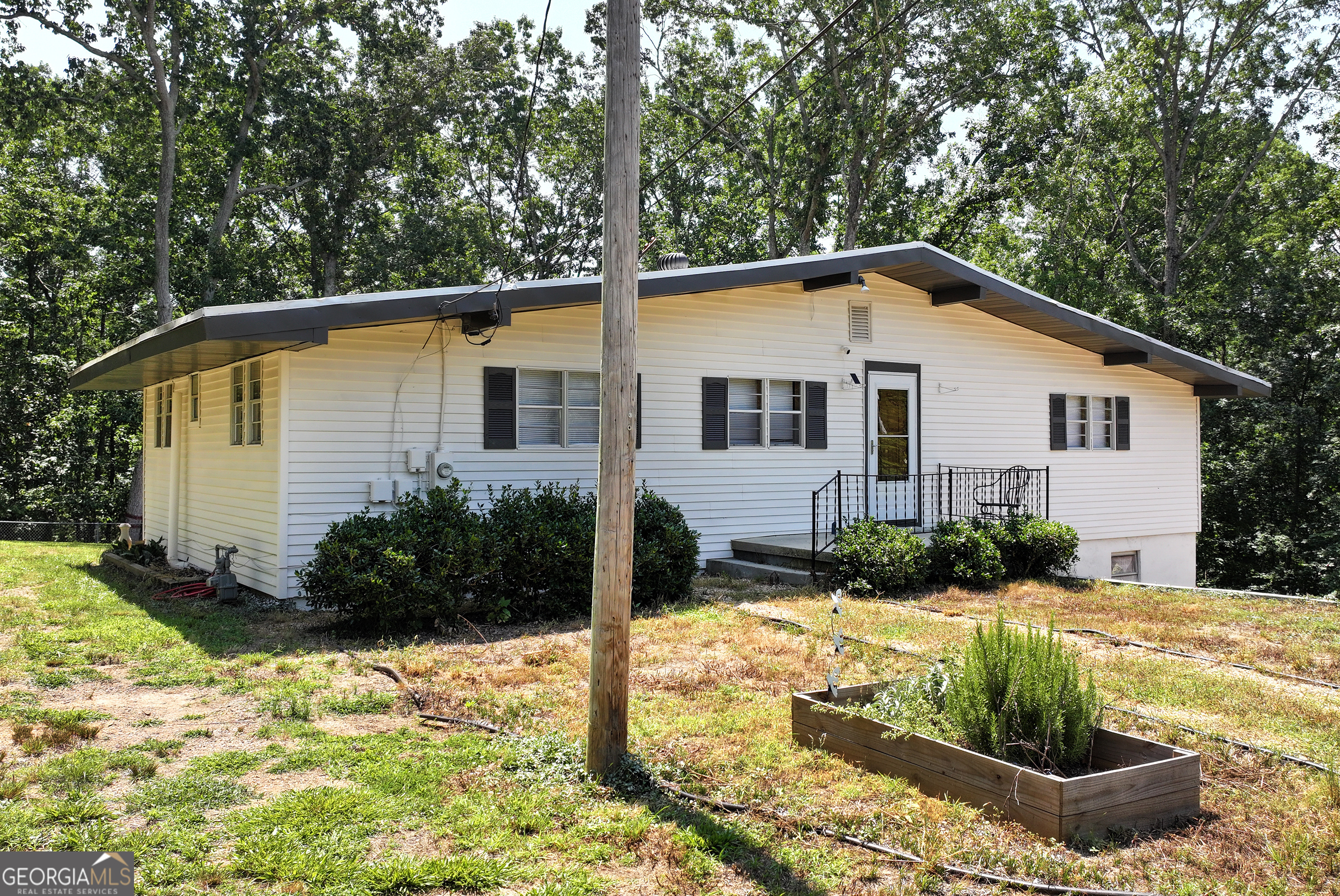 5981 Warpath Road  Flowery Branch GA 30542 photo
