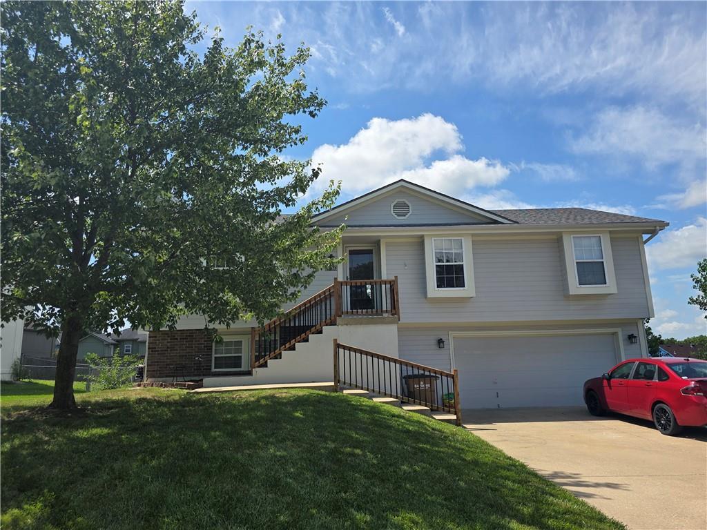 Property Photo:  1609 Johnston Drive  MO 64083 