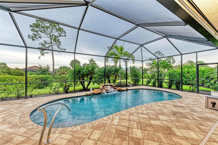 Property Photo: 11680 Tapestry Lane FL 34292