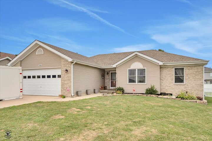 Property Photo: 1613 Stefanie Lane IL 60914