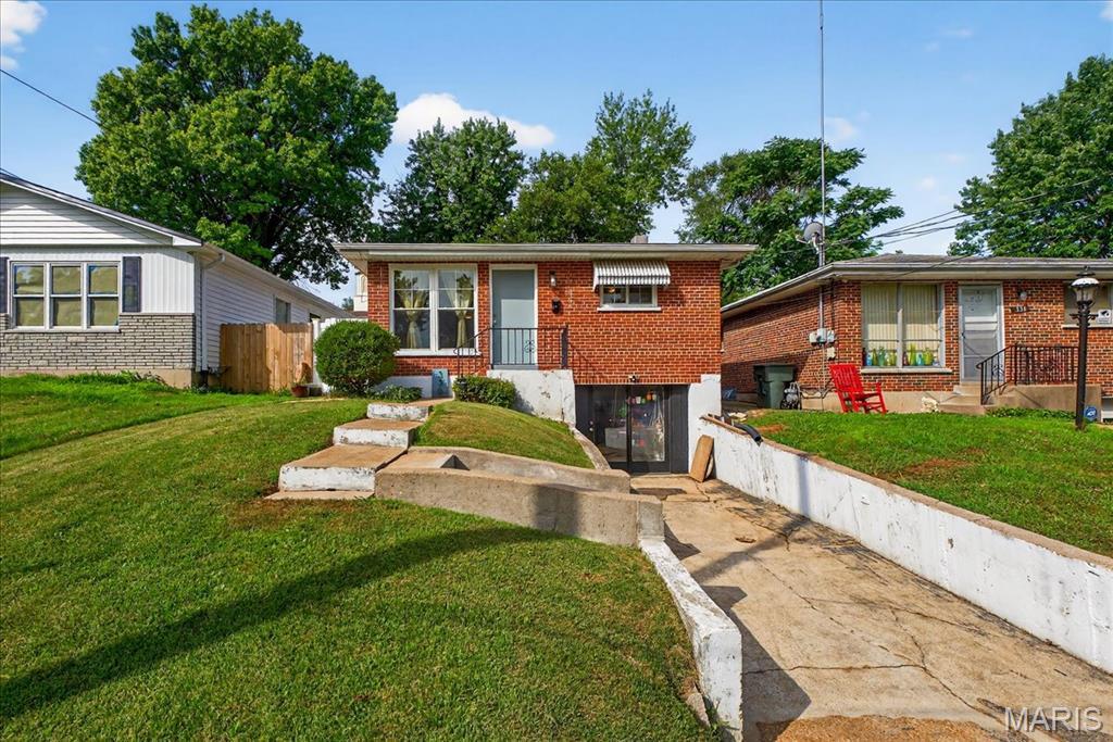 Property Photo: 330 Hurck Street MO 63111