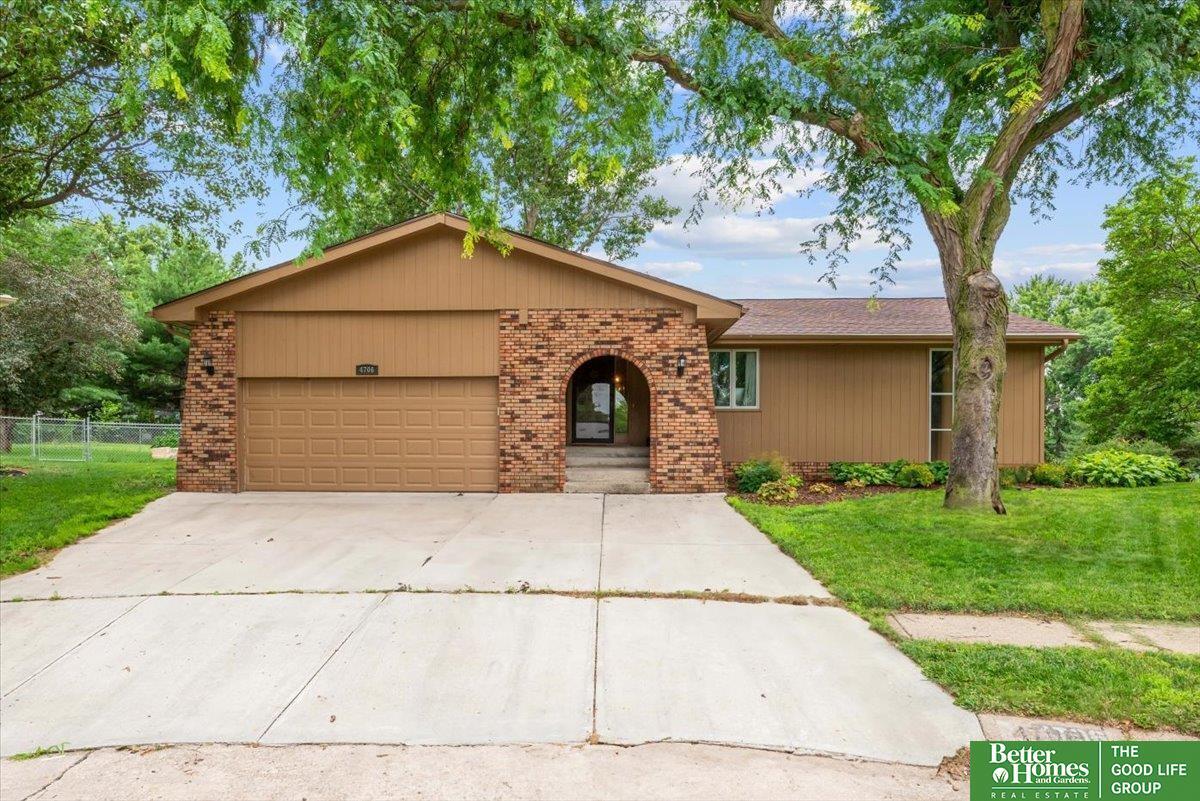 Property Photo: 4706 N 112 Circle NE 68164-9999