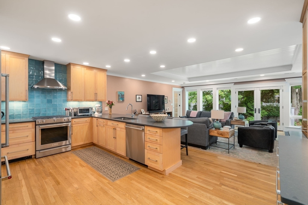893 Watertown St  Newton MA 02465 photo
