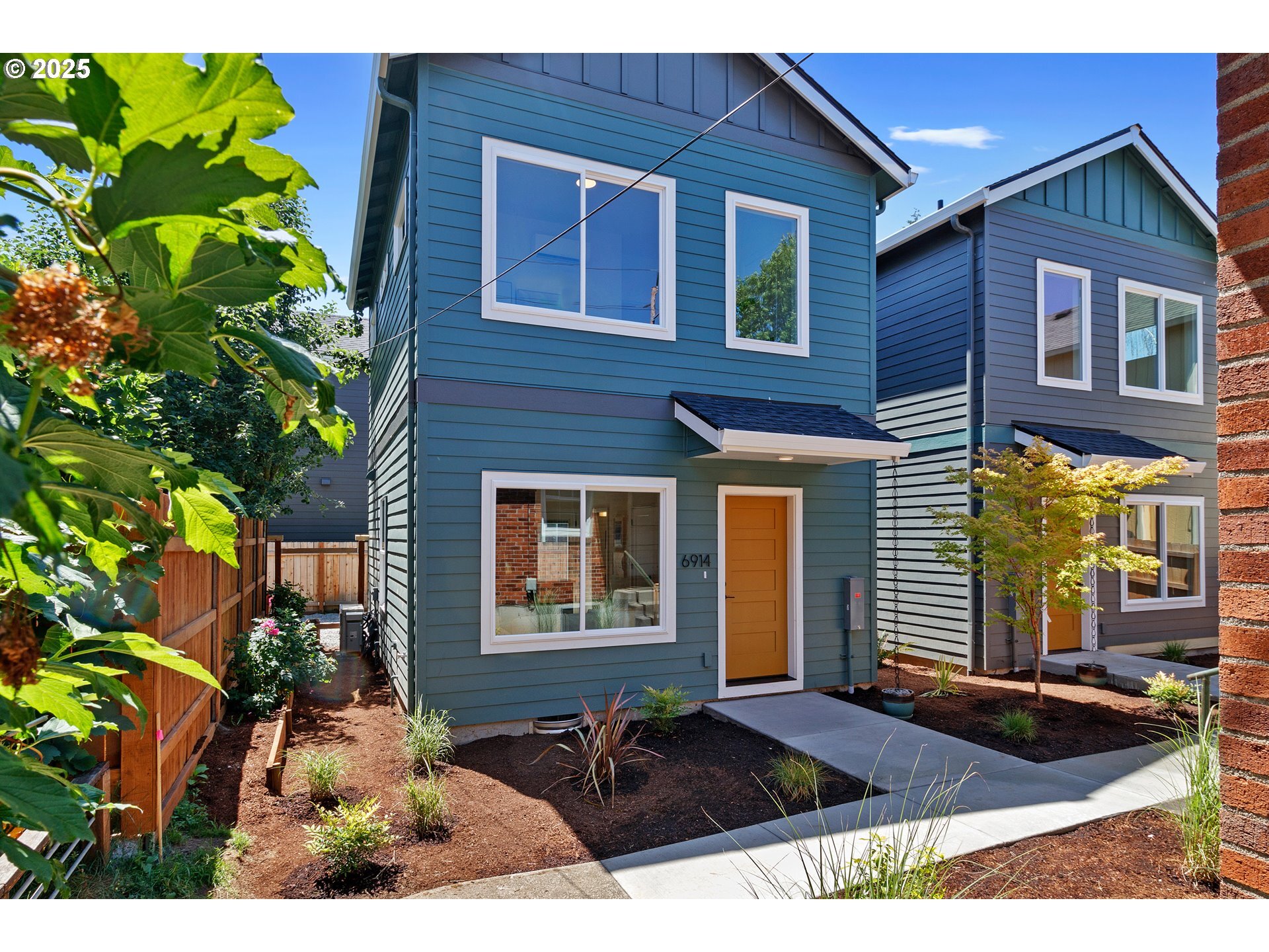 Property Photo: 6914 N Swift St OR 97203
