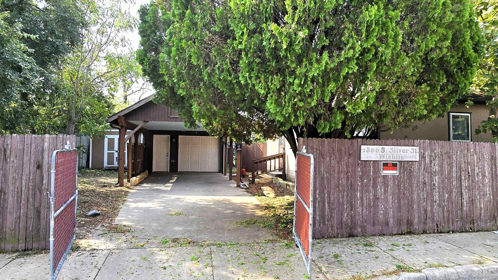 Property Photo: 1800 S Silver St KS 67213
