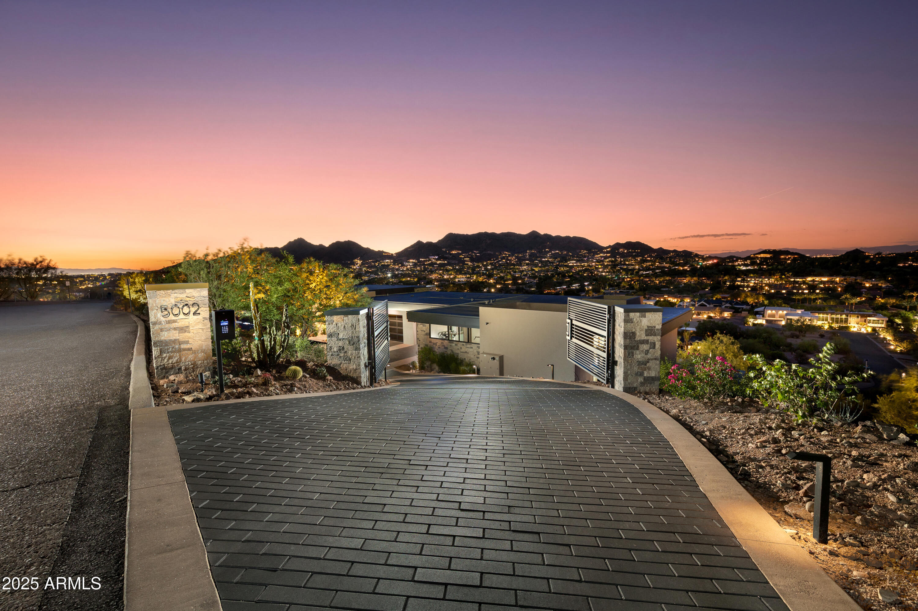 Property Photo: 5002 E Valle Vista Way AZ 85253