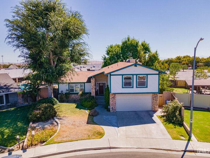 Property Photo: 510 Sierra Street CA 93268
