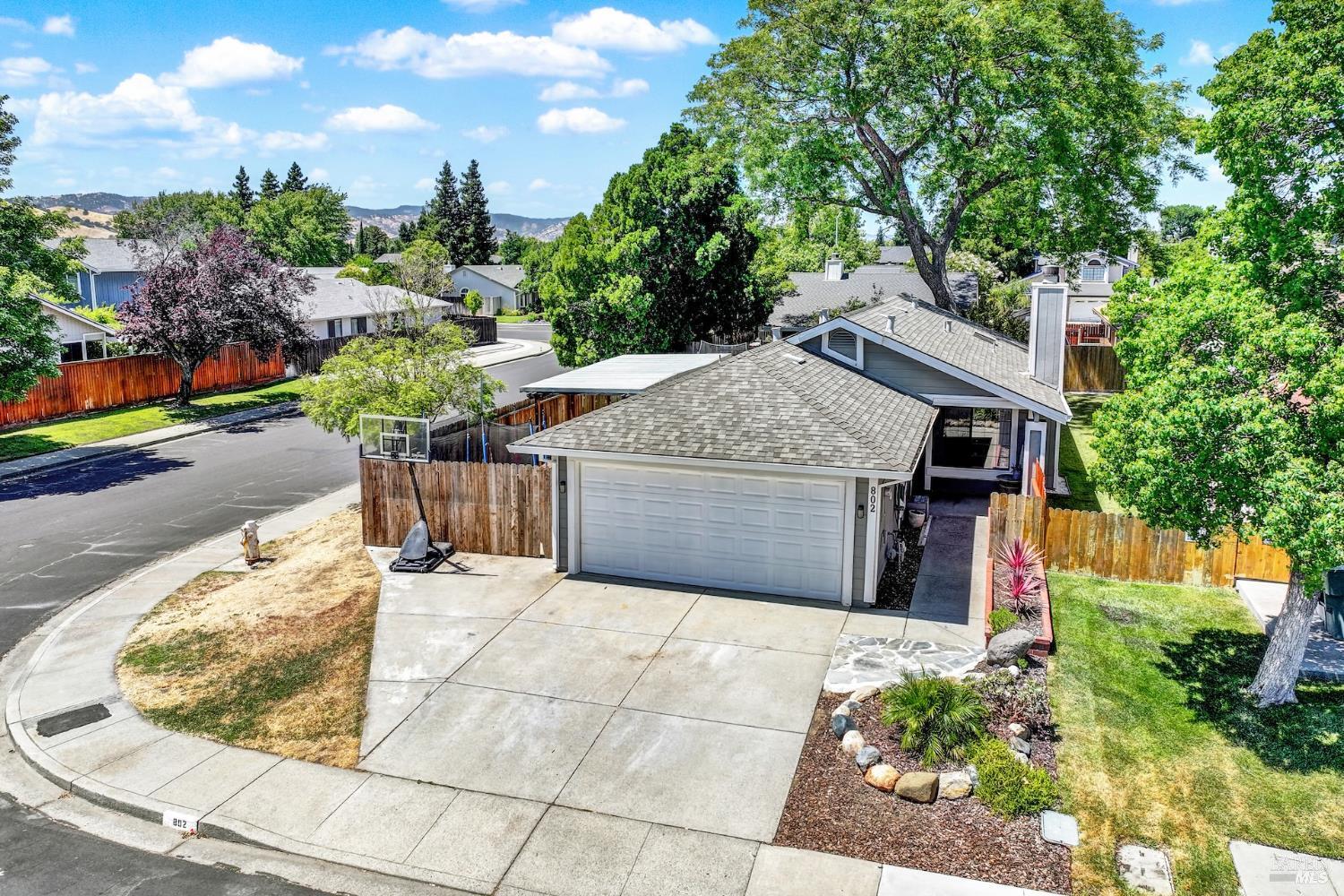 Property Photo: 802 Morissette Way CA 95687