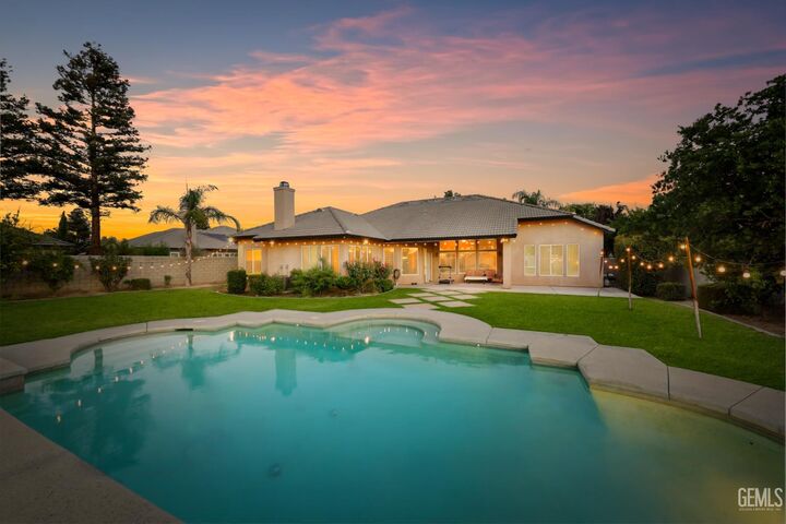 Property Photo: 12504 Crown Crest Drive CA 93311