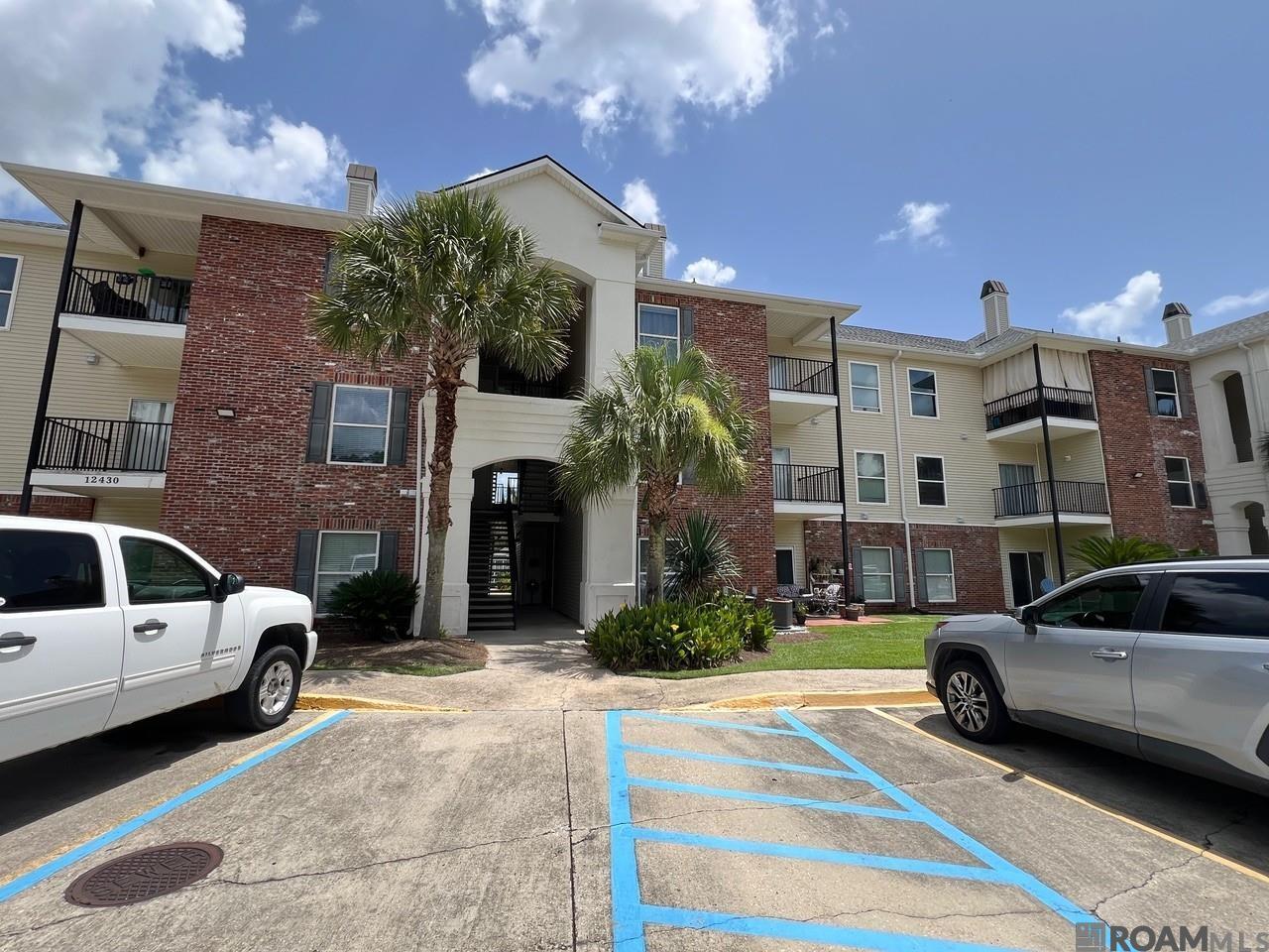 Property Photo: 12430 River Highlands #G LA 70774
