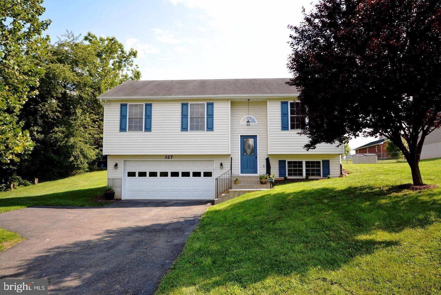 Property Photo: 327 E 18th Street VA 22630