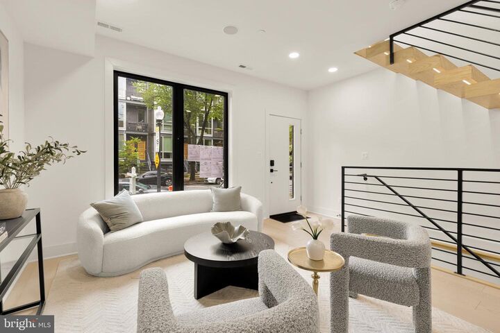 Property Photo:  509 L Street NE 4B  DC 20002 