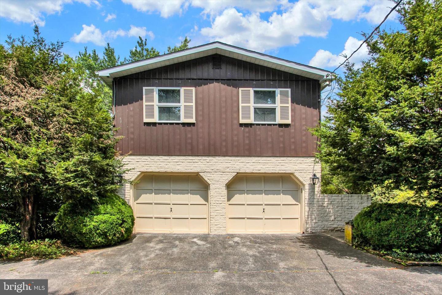 Property Photo: 813 Heritage Drive PA 17325