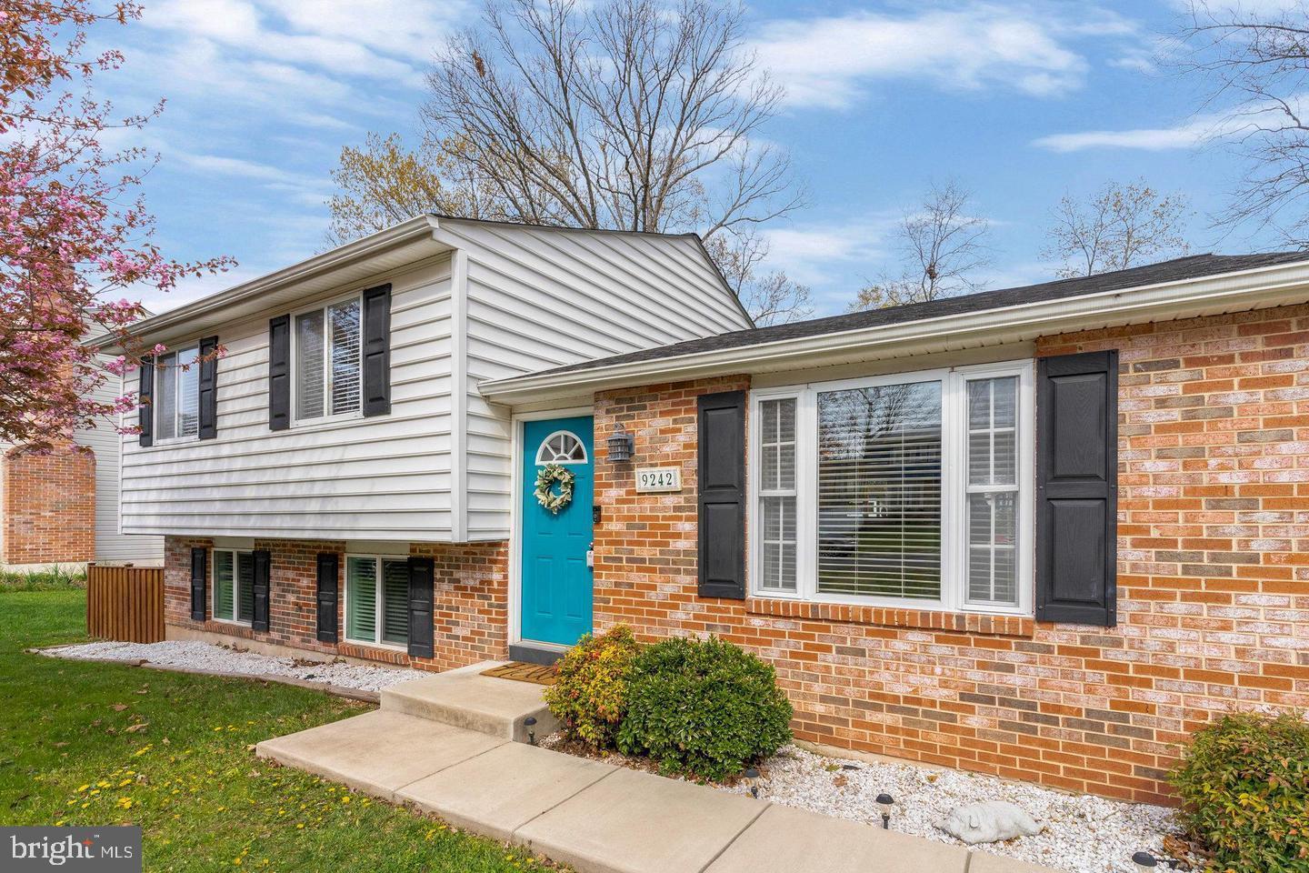 Property Photo: 9242 Oakglen Court VA 20110