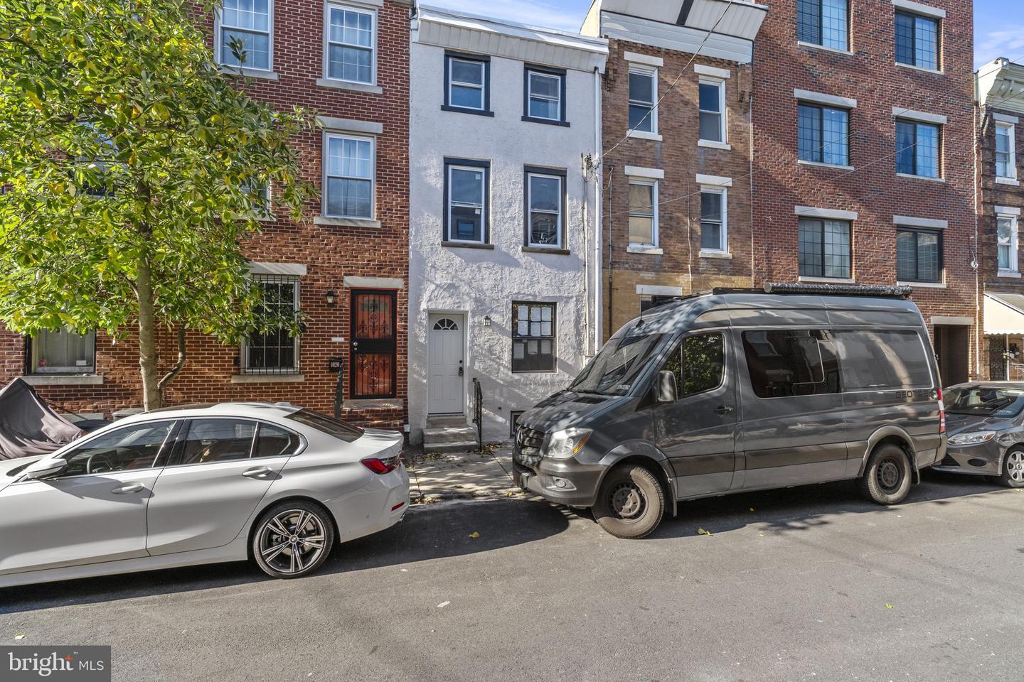 Property Photo: 1018 S Randolph Street PA 19147
