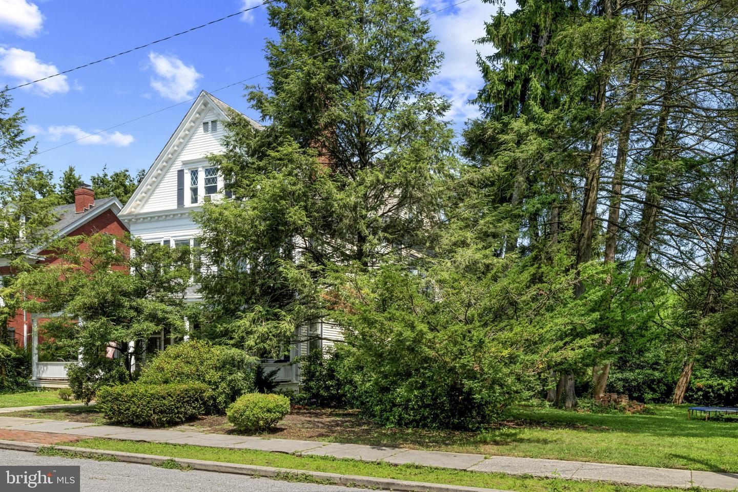 Property Photo: 121 W Springettsbury Avenue PA 17403