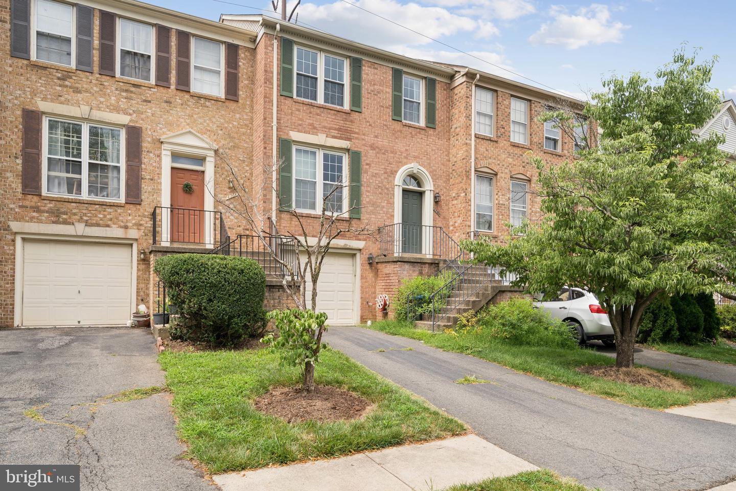 Property Photo:  4262 Fox Lake Drive  VA 22033 