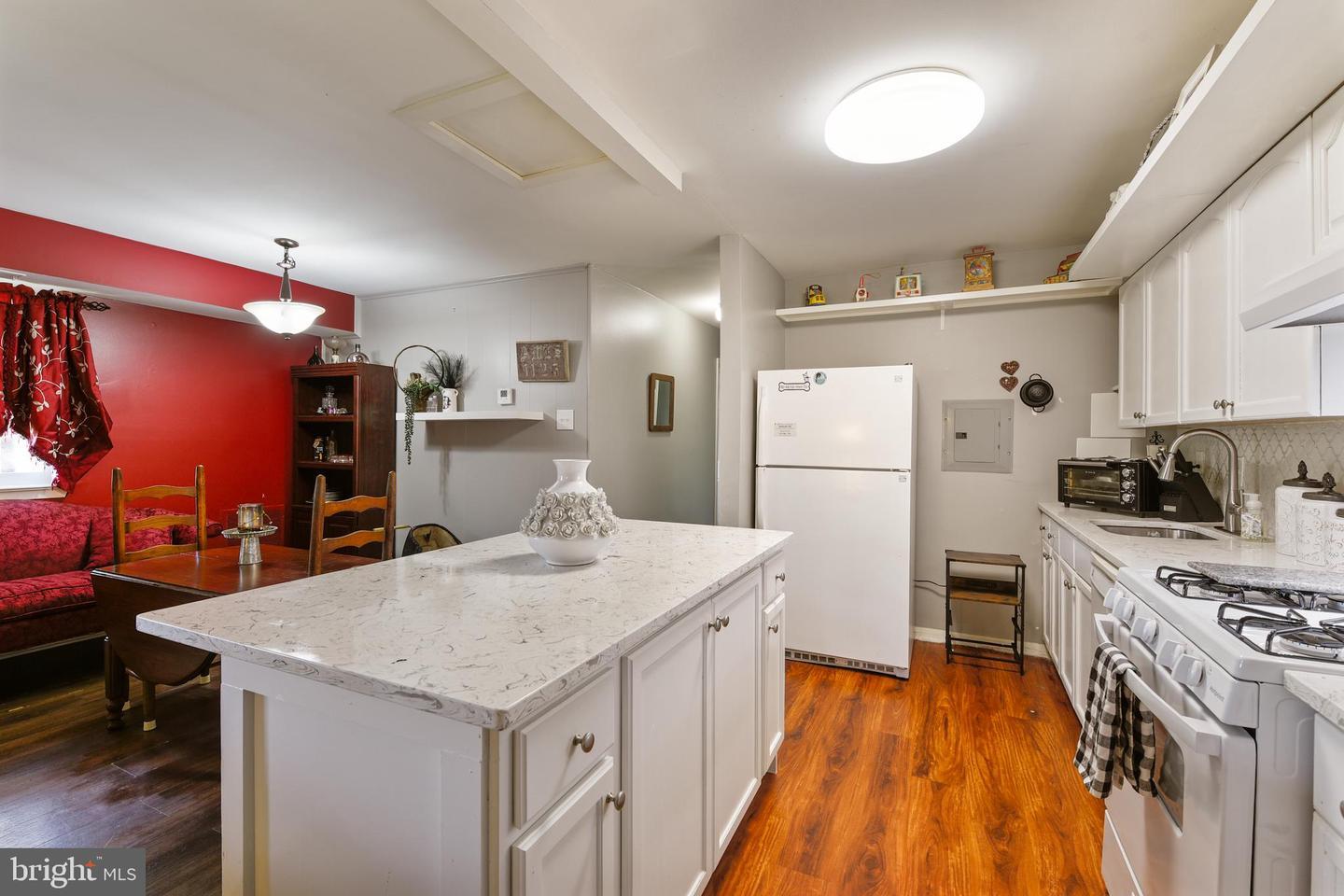 Property Photo: 204 Victor Parkway E 204E MD 21403