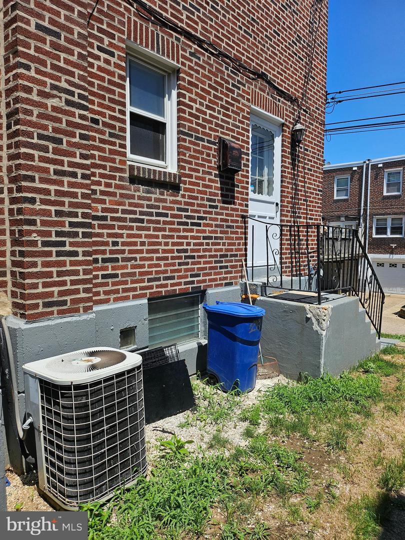 Property Photo: 2123 Loney Street PA 19152